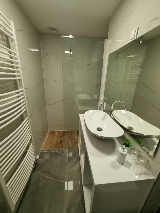 Apartman Simic Apartamento Osijek Exterior foto