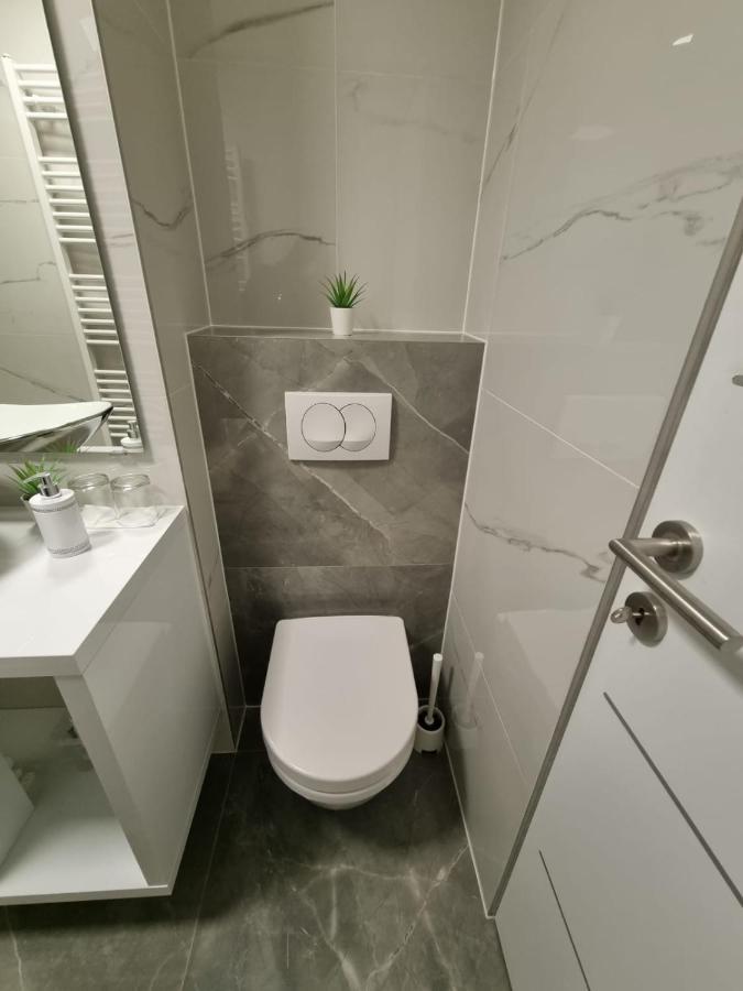 Apartman Simic Apartamento Osijek Exterior foto
